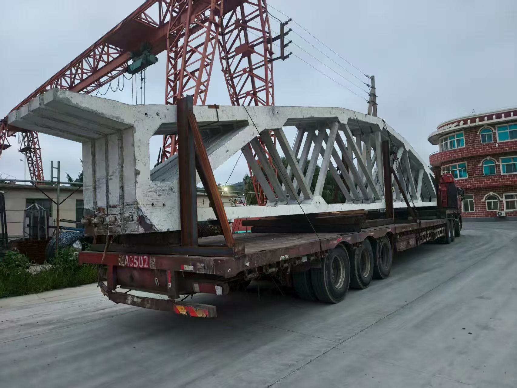 折線(xiàn)屋架安裝注意事項(xiàng)